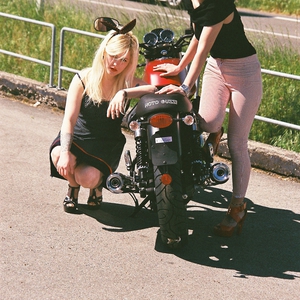 F1000017