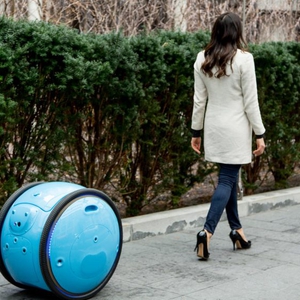 Piaggio gita fast forward design robots products usa dezeen 2364 col 17 852x568