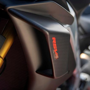 Aprilia rsv4 1100 factory 5