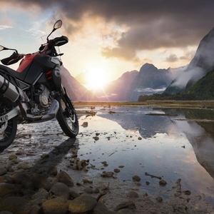 B 02 aprilia tuareg 660 martian red