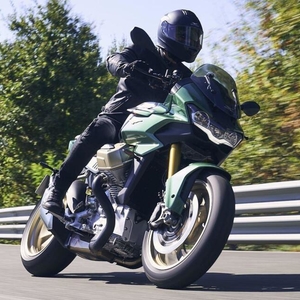 Moto guzzi v100 mandello 3
