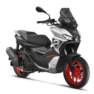 2021 aprilia sr gt 200 argento 3 4antdx abbaglianti bianco 1100x786 (1)