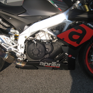 Aprilia rsv4 1000 rr ascari black 2019 (3)