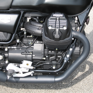 Moto guzzi v7 stone e5 nero  opaco 2023 (3)