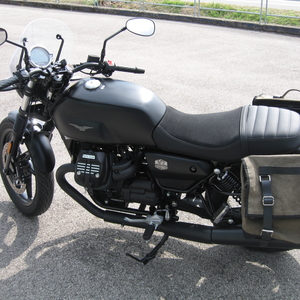 Moto guzzi v7 stone e5 nero  opaco 2023 (6)