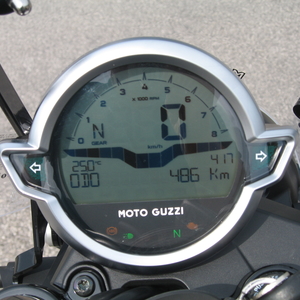 Moto guzzi v7 stone e5 nero  opaco 2023 (8)