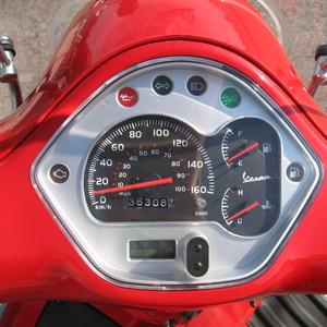 Vespa gts 300 super rosso 2008 (4)