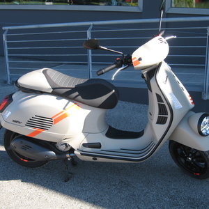 Vespa gtv 300 beige opaco 2024 (1)