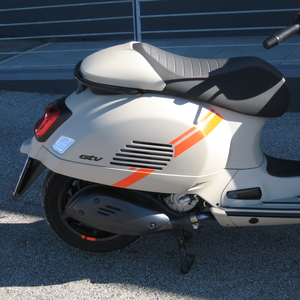 Vespa gtv 300 beige opaco 2024 (3)