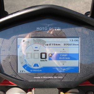 Moto guzzi v85 tt bianco giallo 2020 (6)