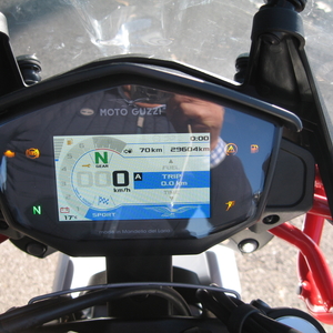 Moto guzzi v85tt evocative giallo bianco 2021 (6)