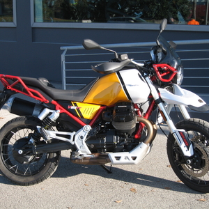 Moto guzzi v85tt evocative giallo bianco 2021 (1)