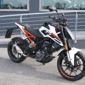 Ktm duke 125 nero arancio 2020 (1)