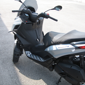Piaggio mp3 310 grigio mercurio 2025 (5)