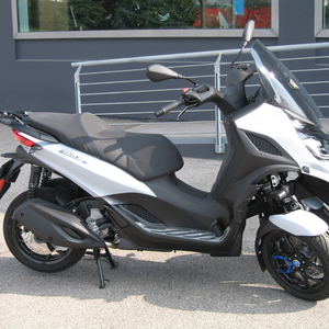Piaggio mp3 310 grigio mercurio 2025 (1)