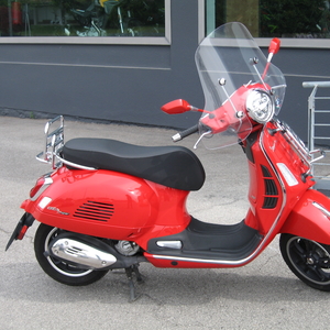 Vespa gts 300 super rosso coraggioso 2023 (1)