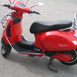 Vespa gts 300 super rosso coraggioso 2023 (5)