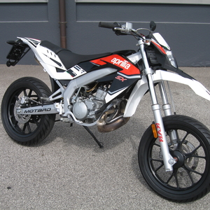 Aprilia sx 50 racing white 2015 (1)