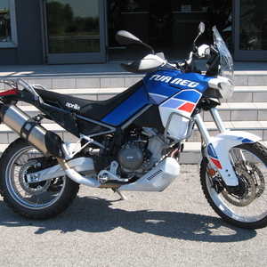 Aprilia tuareg 660 evocative bianco azzurro 2023 (1)